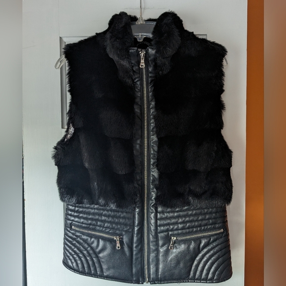 GUESS Faux Fur Black Zip Up Vest Size Medium Glam Punk Rock NYE - Picture 1 of 14